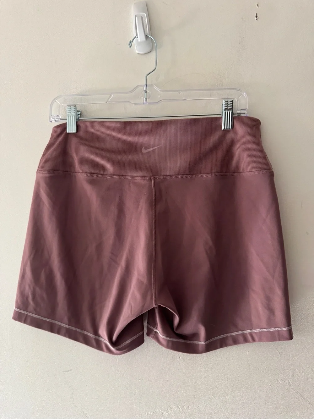 Nike One High Waist Biker Shorts 5‎ in Mauve Pink
